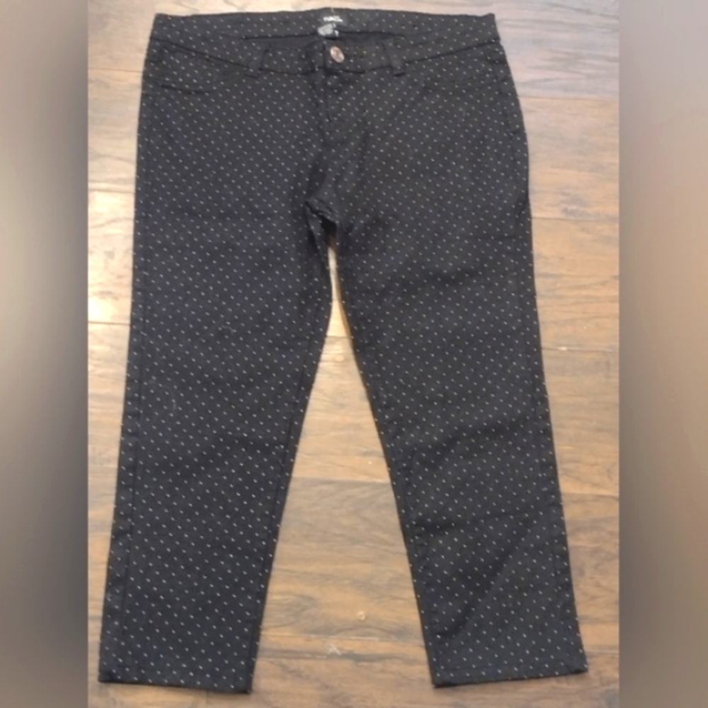 Rue21 Black Polka Dot Capris Size 9...